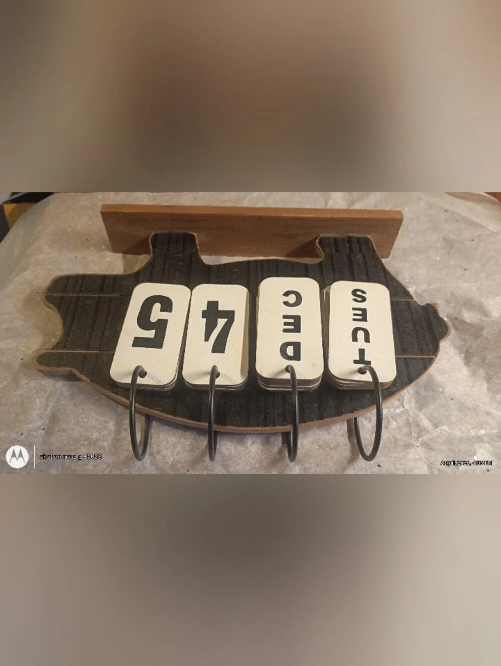 Farmhouse Wooden Pig Perpetual Flip Calendar (Freestanding Tabletop / Desk Deco